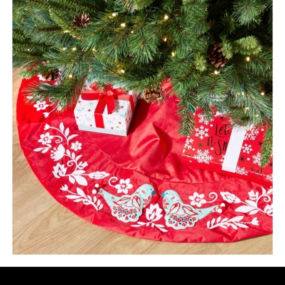 The Pioneer Woman Red Bird Tree Skirt